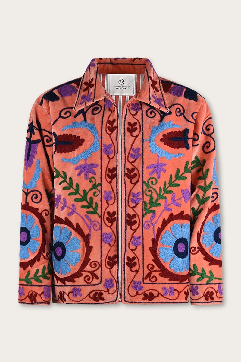 Bestickte Samtjacke – Lachsrosa mit mehrfarbiger Suzani-Stickerei