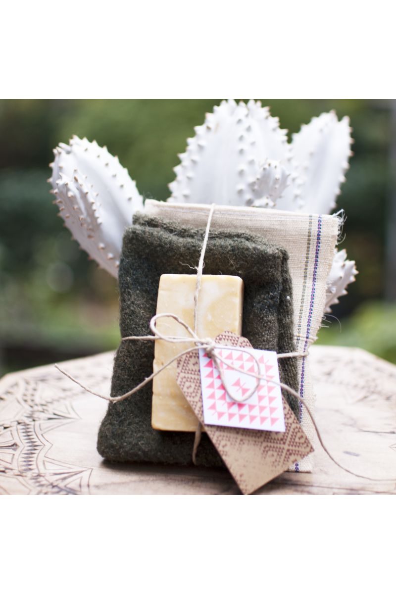 Tea-Tree & Seaweed Soap package