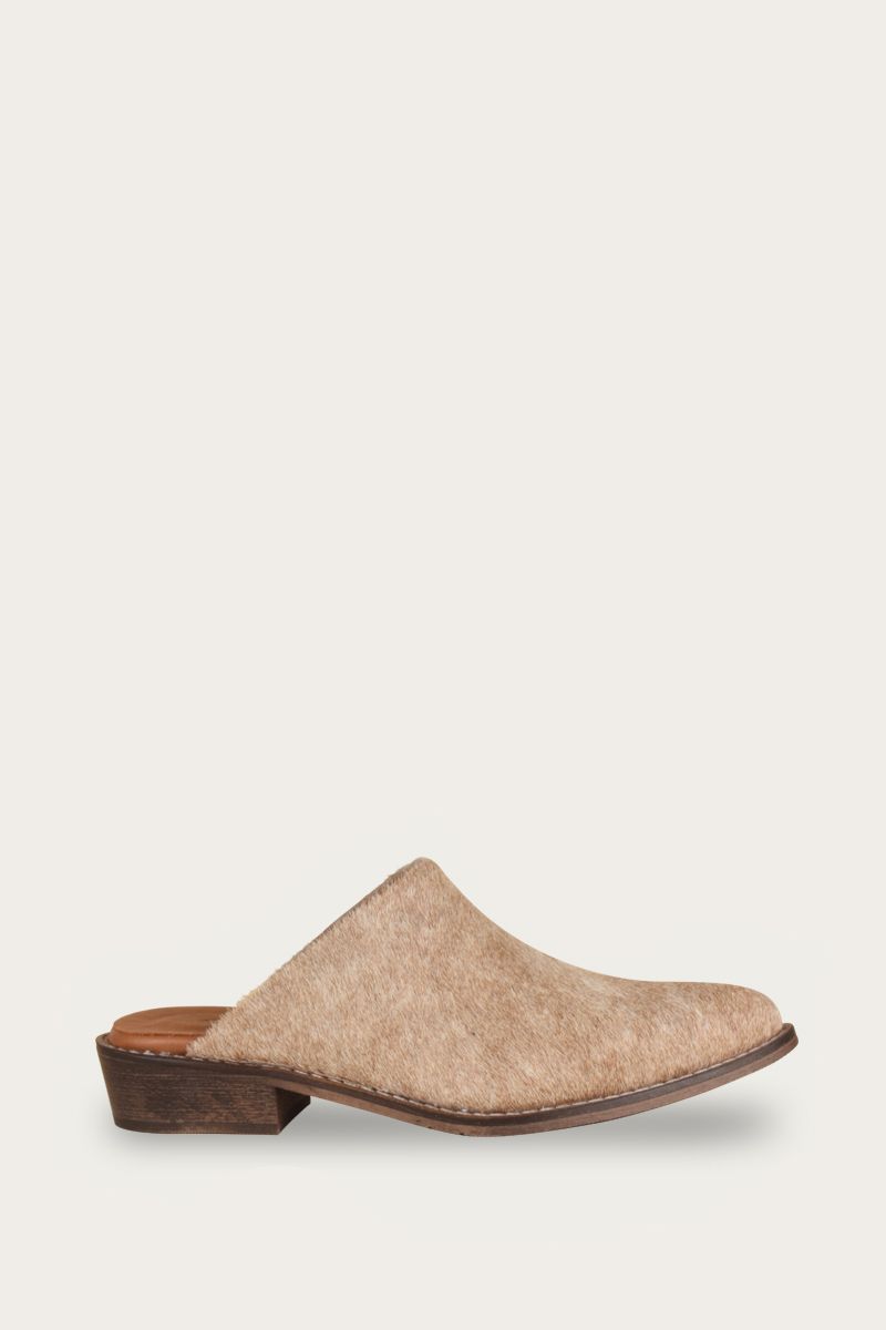 Mules with low heel cowhide
