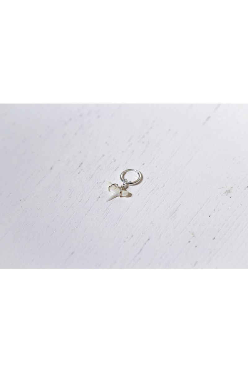 shark tooth (white) earring - silver