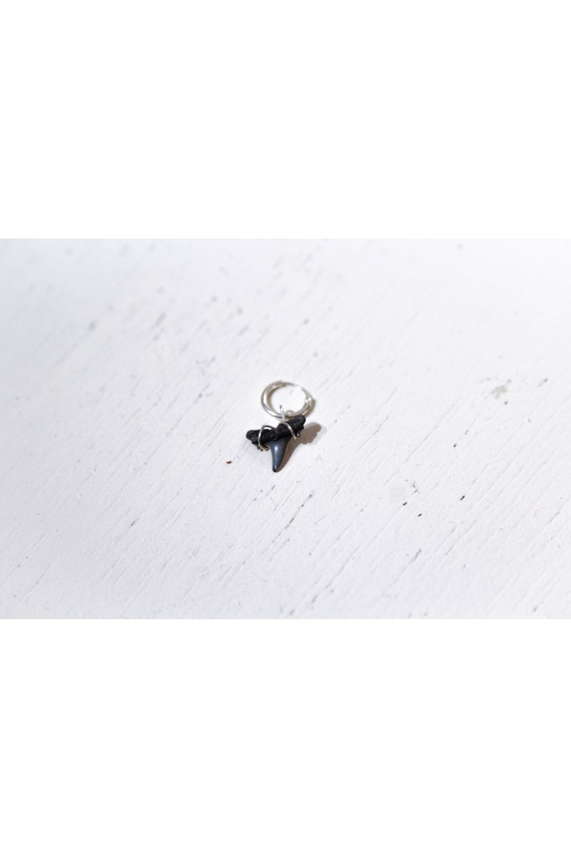 shark tooth (black) earring - silver