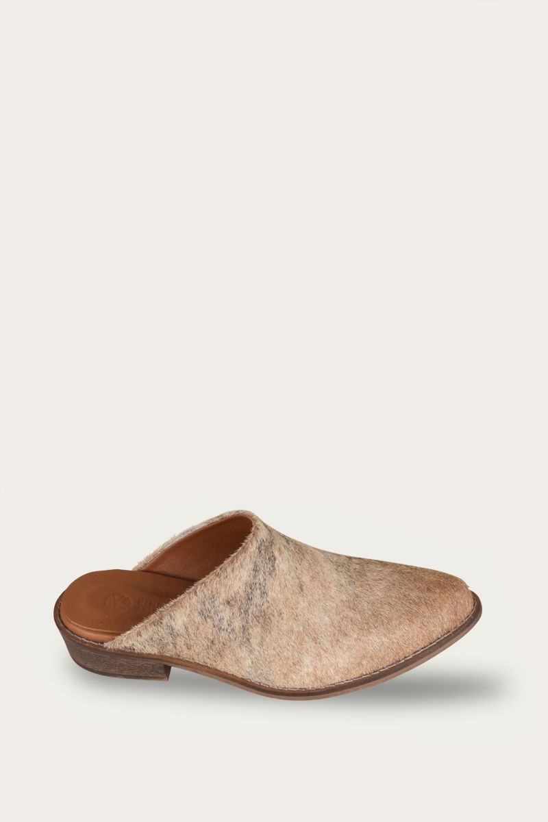 Mules with low heel cowhide