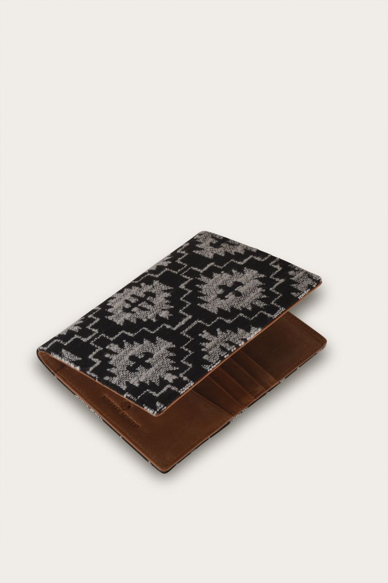 Passport cover Black Navajo