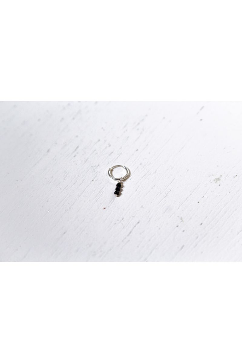 onyx hoop earring- silver ---