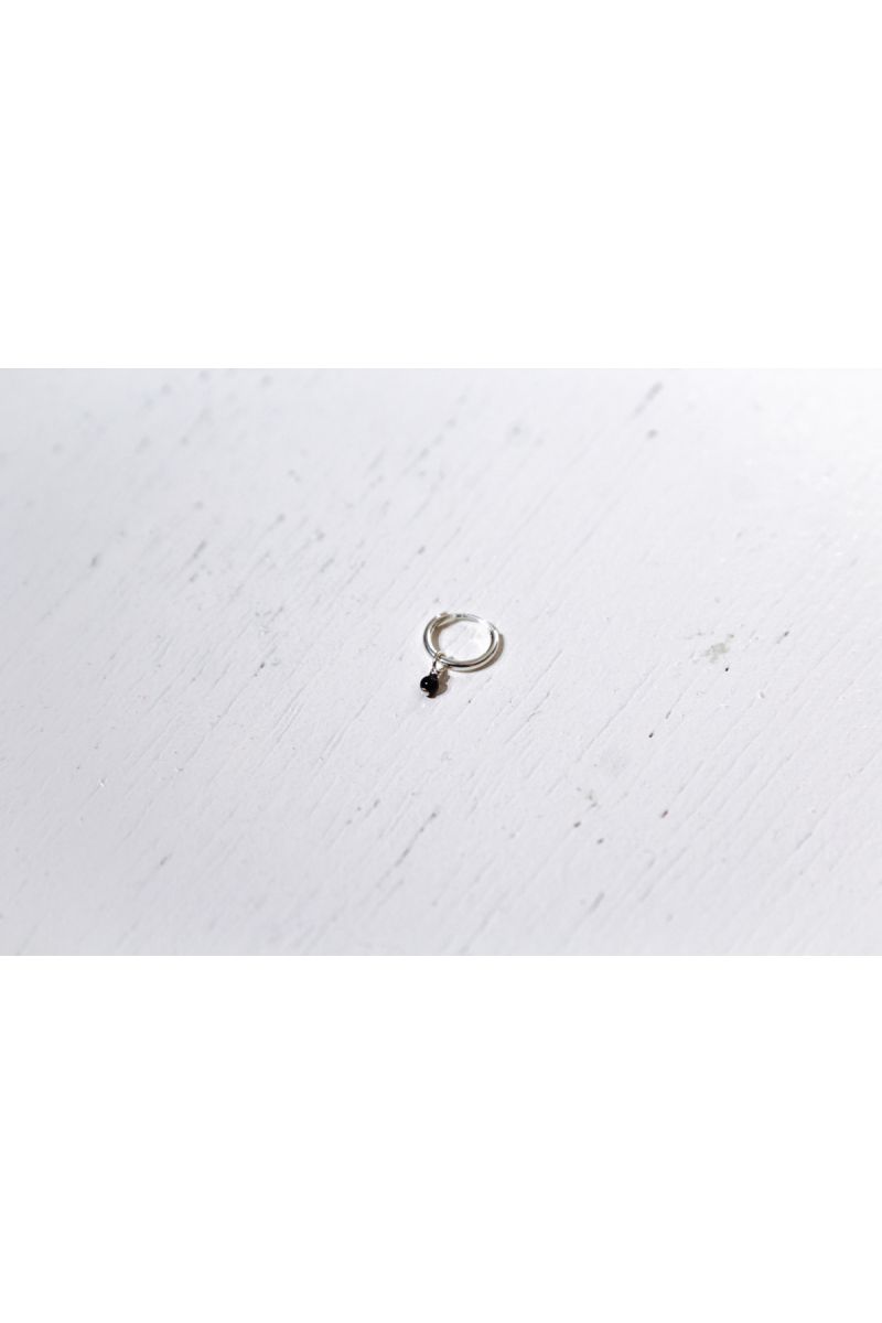 onyx hoop earring- silver -