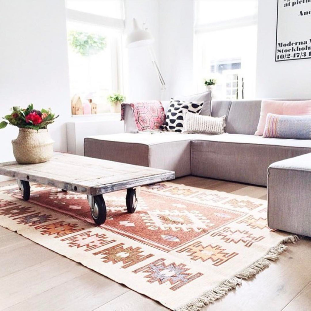 Bright rooms, pastel accent pillows, a funky coffee table and our kilim rugs make the perfect living room decor