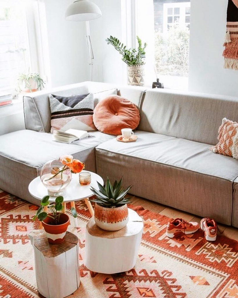 A cozy living room with our large kilim rug as the perfect accent